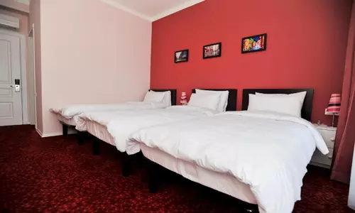 هتل پیاتزا فور کالرز باتومی